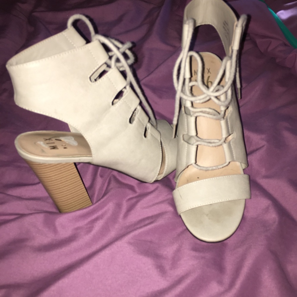 Healed Lace-up booties